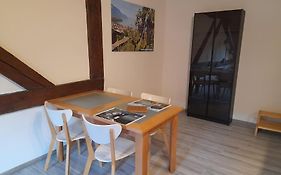 Studio Mansarde Chez Un Vigneron Au Village Au 3Eme Etage Sans Ascenseur